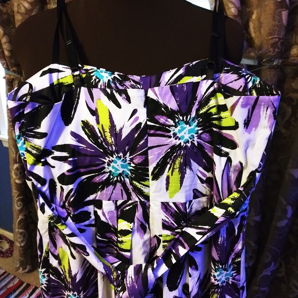 Dress - Picture 4 of 6